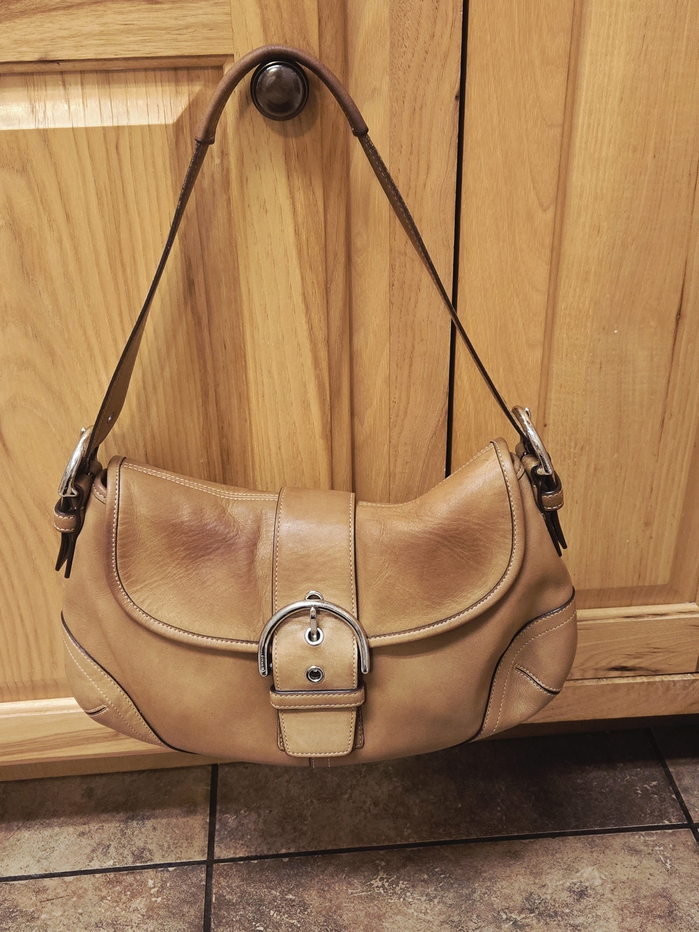 Vintage Coach Soho 9248 Tan Leather FTan Leather Shoulder Bag with Silver Buckle